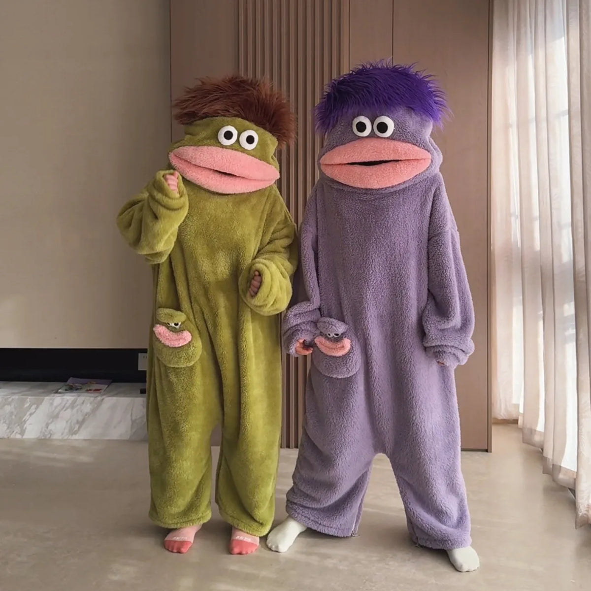Nuevo pijama de una pieza con diseño de monstruo de boca grande, lindo y divertido, de forro polar grueso, ropa de casa para parejas, hombres y mujeres, pijama de dibujos animados para otoño